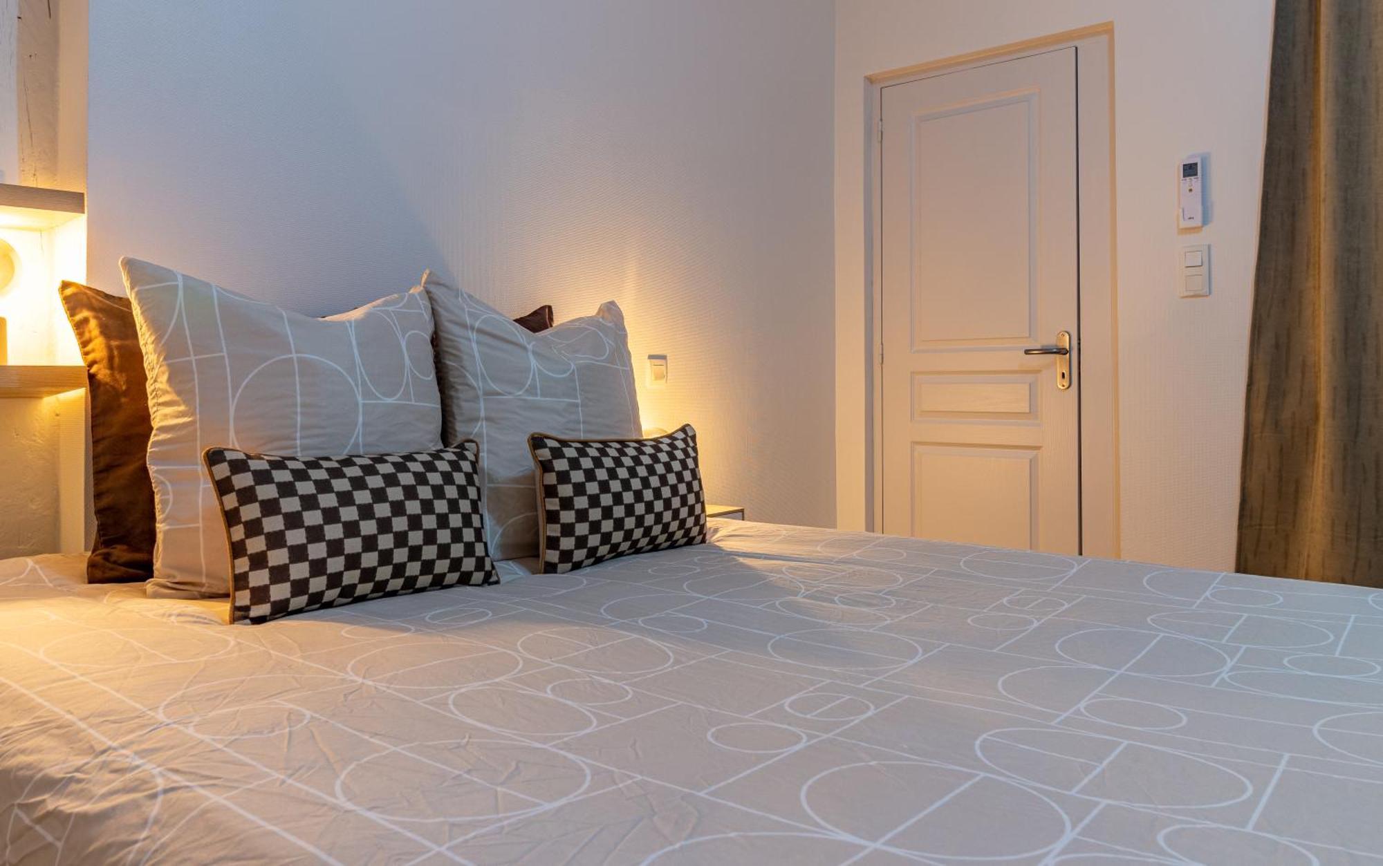 Le 13 Elegant Troyes Apartamento Exterior foto